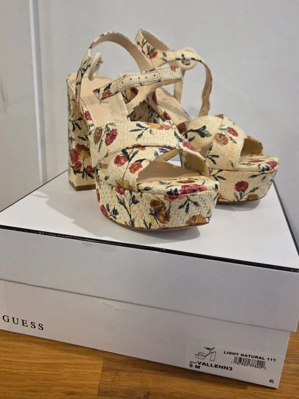 GUESS Vallenn3 Floral Platform Sandals – Natural Floral
